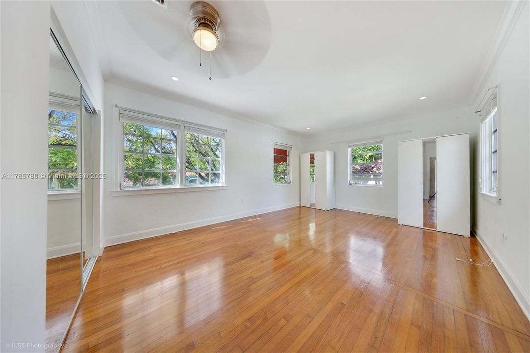 最近租的: $8,500 (4 贝兹, 3 浴室, 2350 平方英尺)