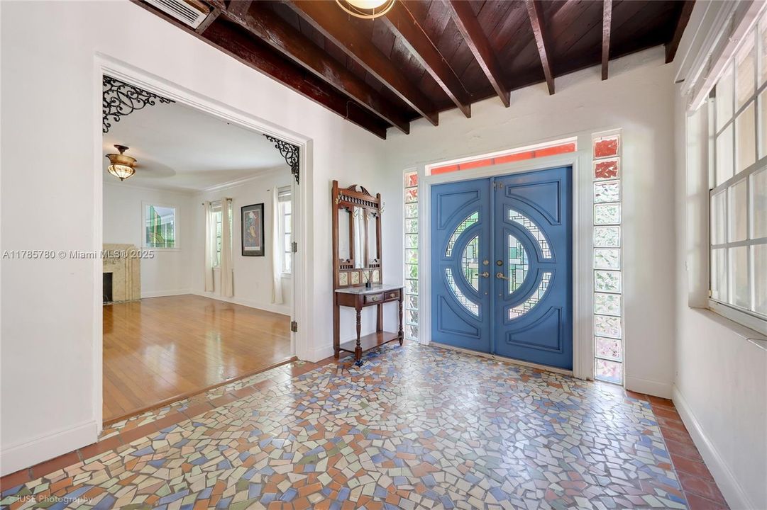 最近租的: $8,500 (4 贝兹, 3 浴室, 2350 平方英尺)