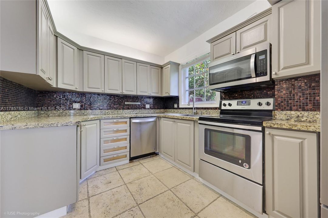 最近租的: $8,500 (4 贝兹, 3 浴室, 2350 平方英尺)