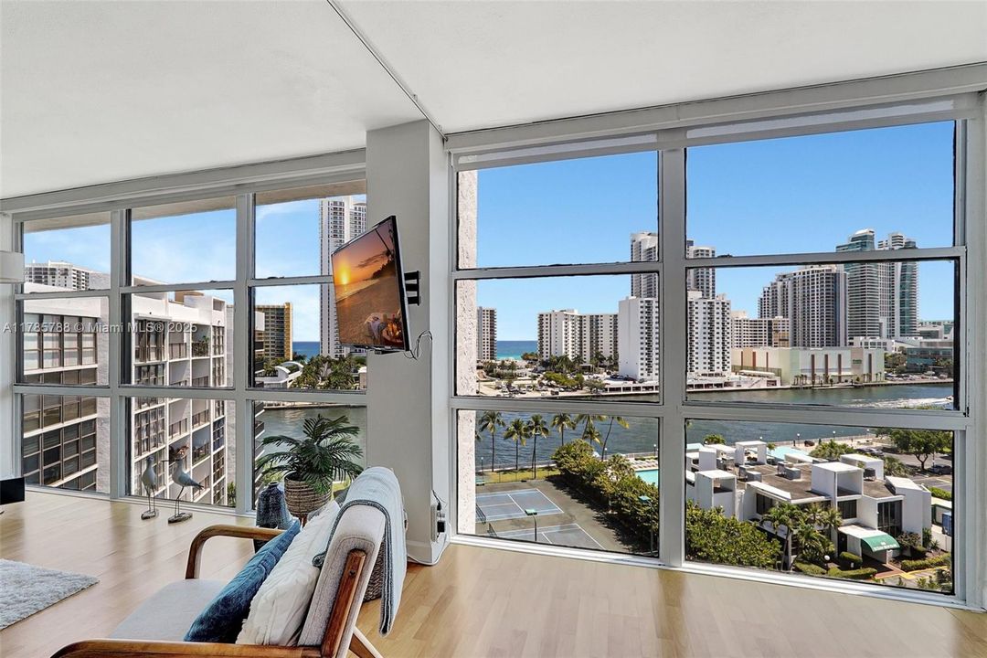 Recently Sold: $289,000 (2 beds, 1 baths, 1075 Square Feet)