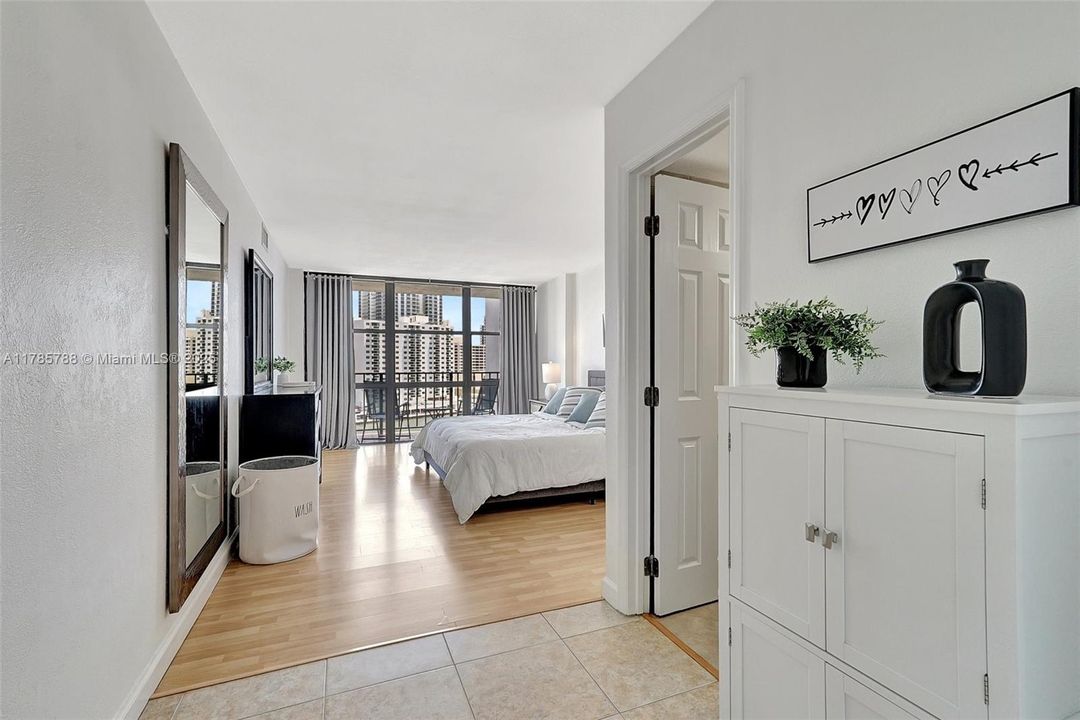 Recently Sold: $289,000 (2 beds, 1 baths, 1075 Square Feet)