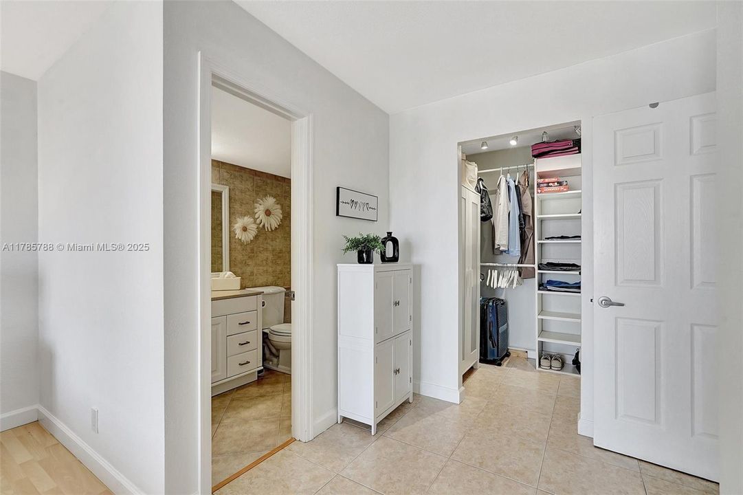 Recently Sold: $289,000 (2 beds, 1 baths, 1075 Square Feet)