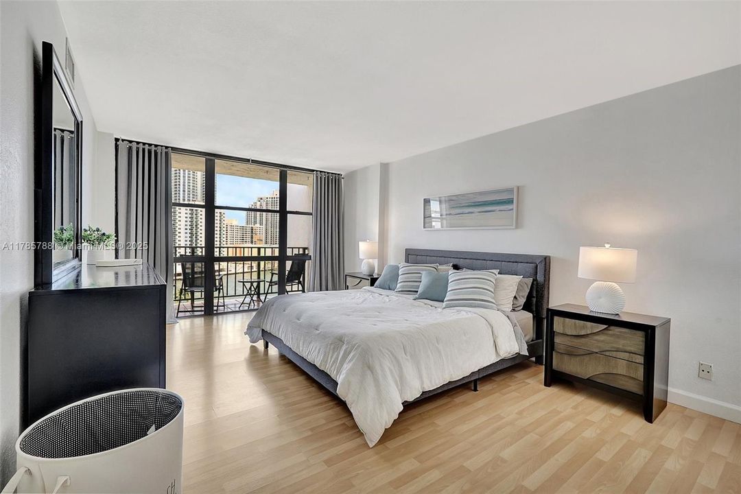 Recently Sold: $289,000 (2 beds, 1 baths, 1075 Square Feet)