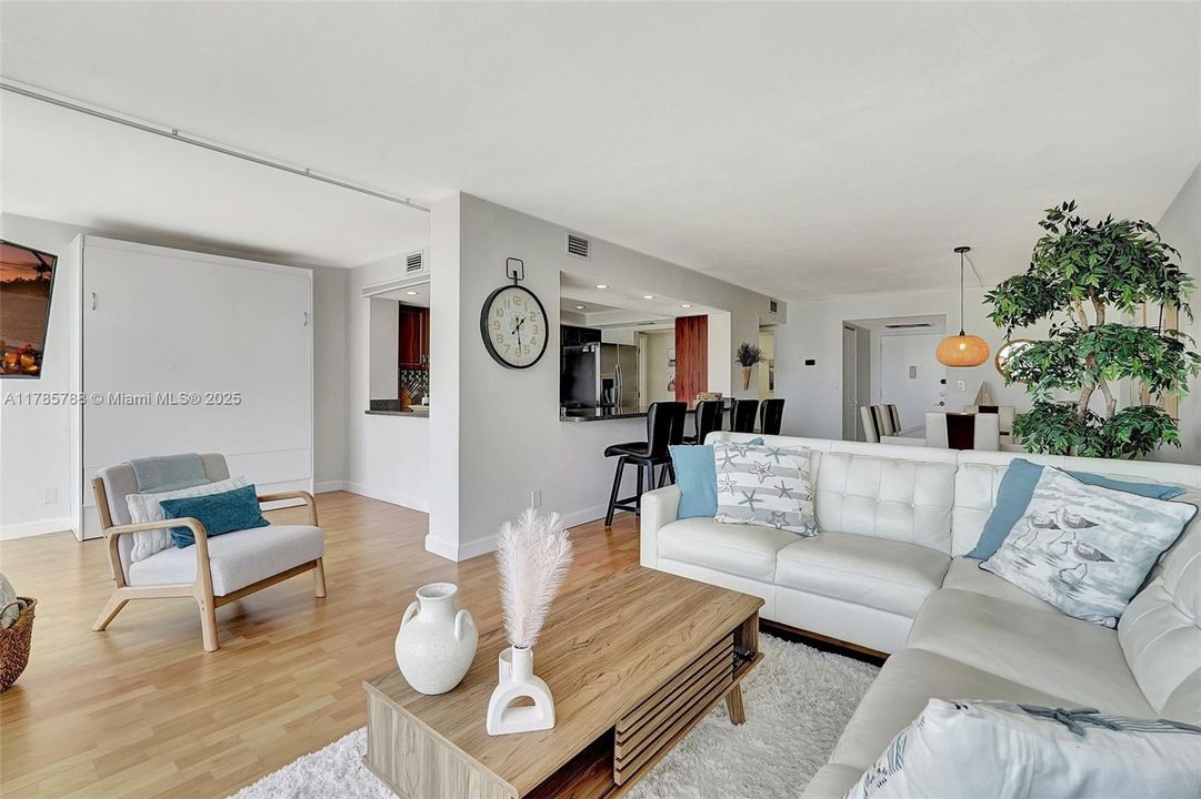 Recently Sold: $289,000 (2 beds, 1 baths, 1075 Square Feet)