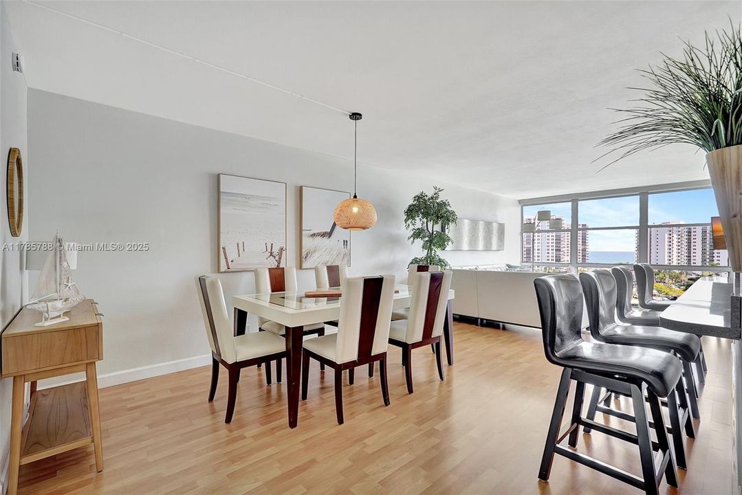 Recently Sold: $289,000 (2 beds, 1 baths, 1075 Square Feet)