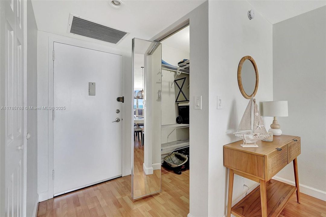 Recently Sold: $289,000 (2 beds, 1 baths, 1075 Square Feet)