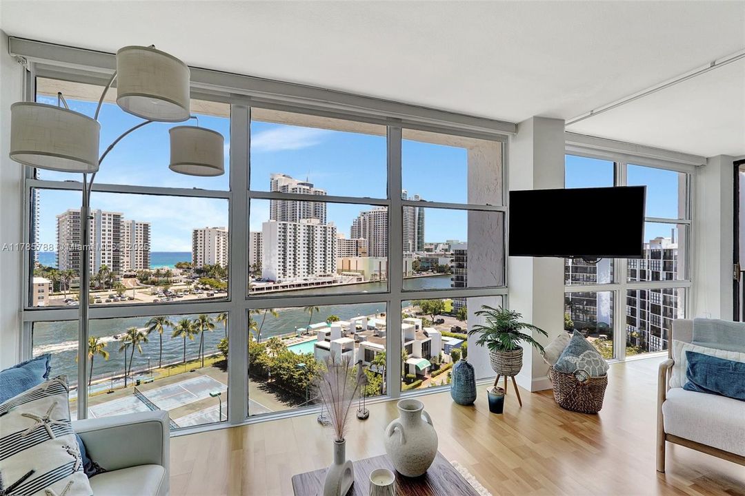 Recently Sold: $289,000 (2 beds, 1 baths, 1075 Square Feet)