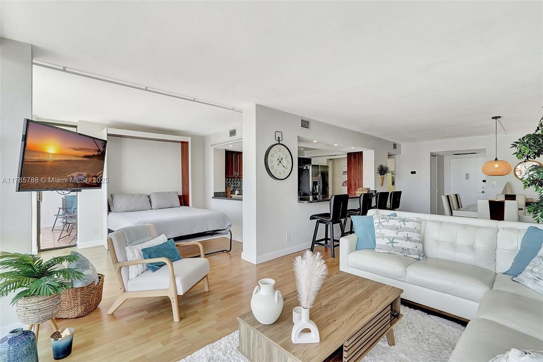 Recently Sold: $289,000 (2 beds, 1 baths, 1075 Square Feet)