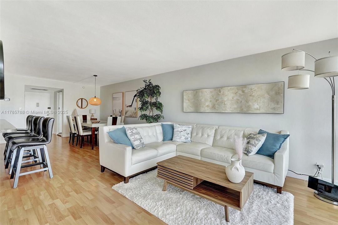 Recently Sold: $289,000 (2 beds, 1 baths, 1075 Square Feet)