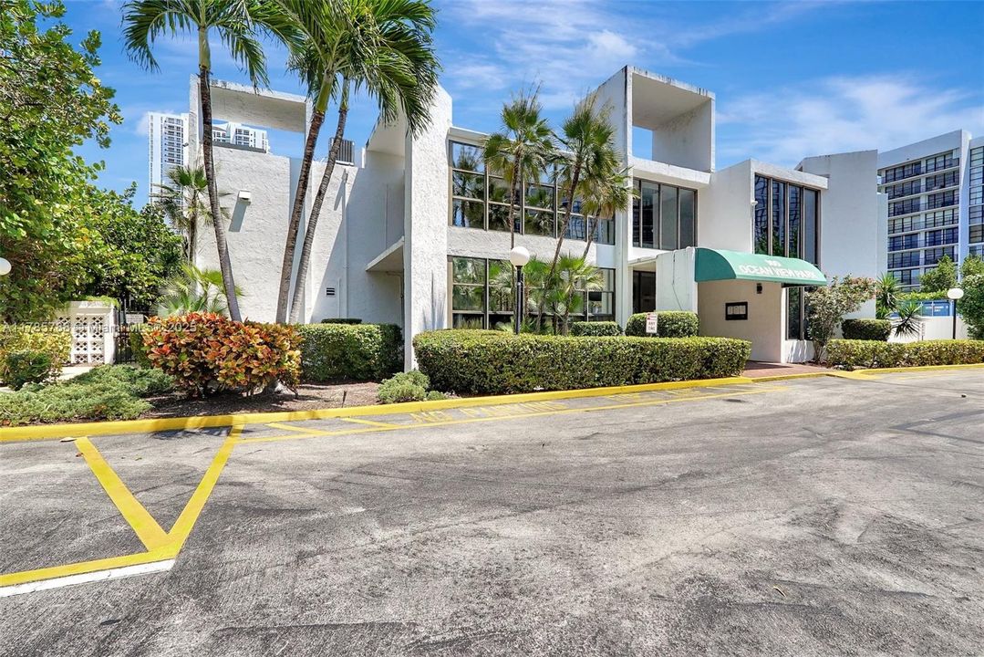 Recently Sold: $289,000 (2 beds, 1 baths, 1075 Square Feet)