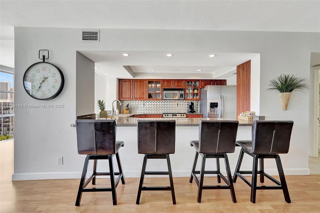 Recently Sold: $289,000 (2 beds, 1 baths, 1075 Square Feet)