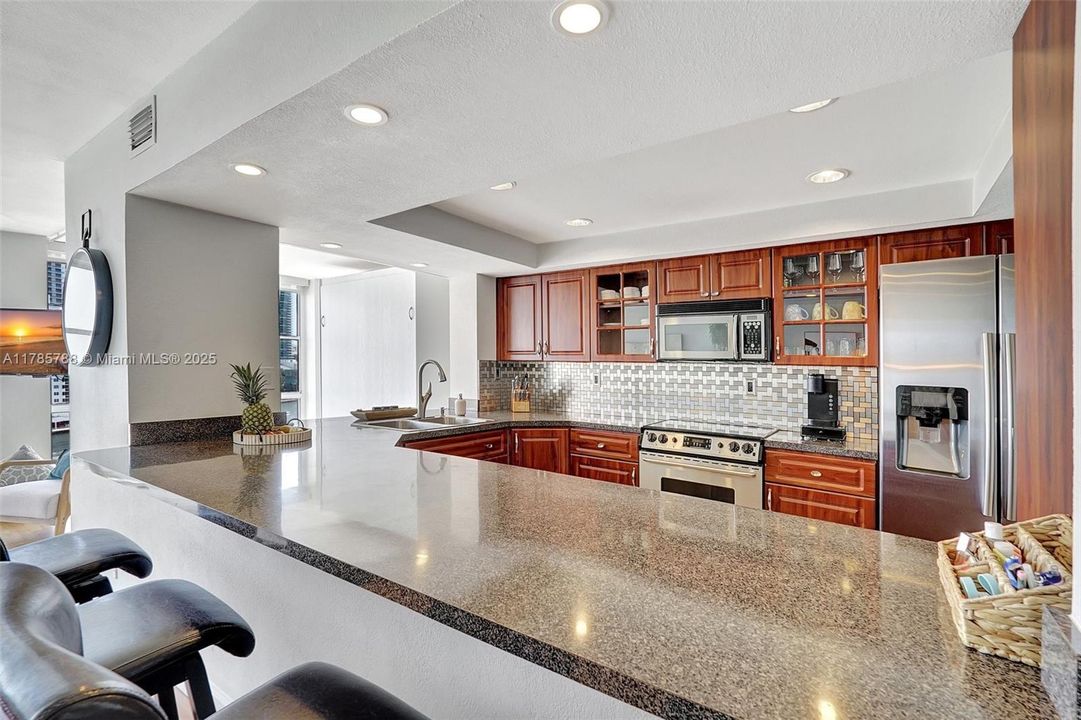 Recently Sold: $289,000 (2 beds, 1 baths, 1075 Square Feet)