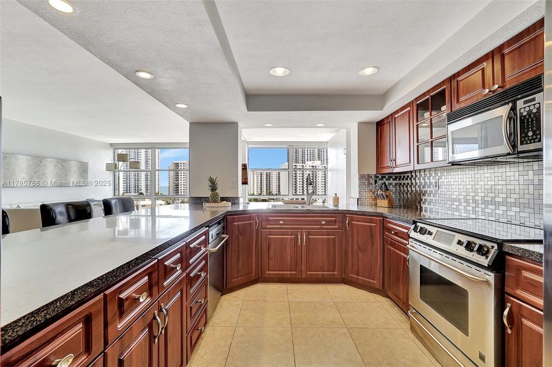 Recently Sold: $289,000 (2 beds, 1 baths, 1075 Square Feet)