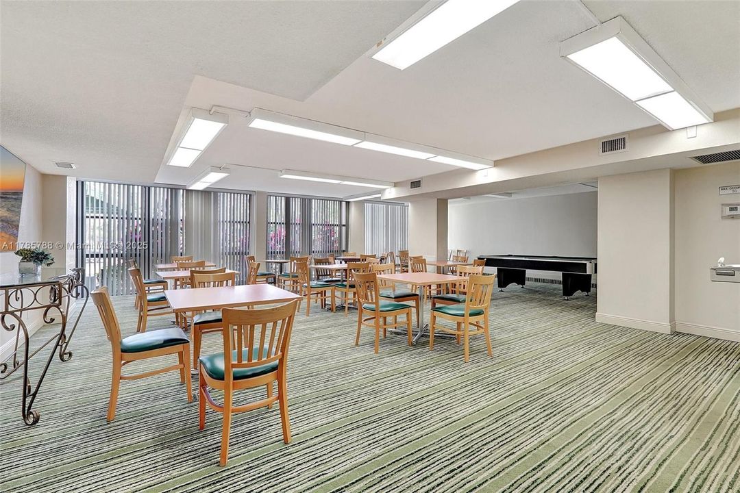 Recently Sold: $289,000 (2 beds, 1 baths, 1075 Square Feet)