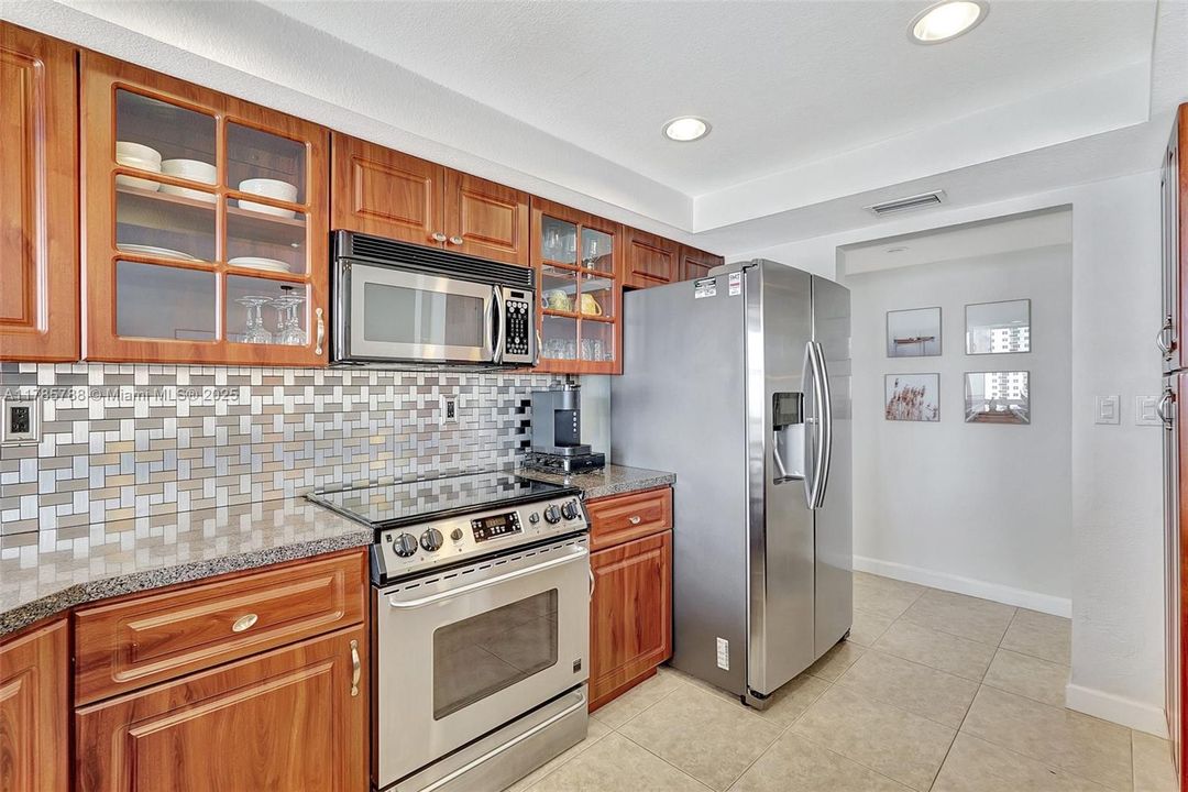 Recently Sold: $289,000 (2 beds, 1 baths, 1075 Square Feet)