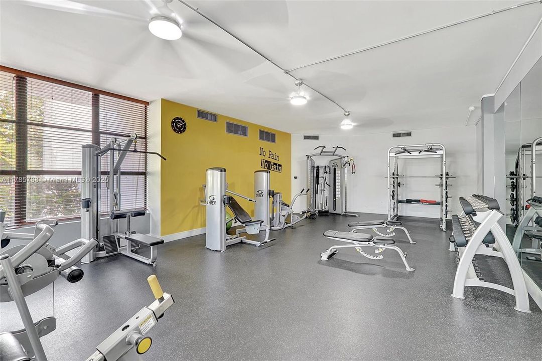 Recently Sold: $289,000 (2 beds, 1 baths, 1075 Square Feet)