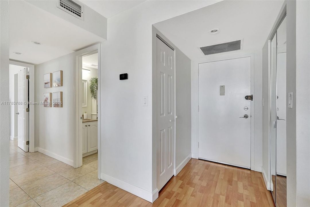 Recently Sold: $289,000 (2 beds, 1 baths, 1075 Square Feet)