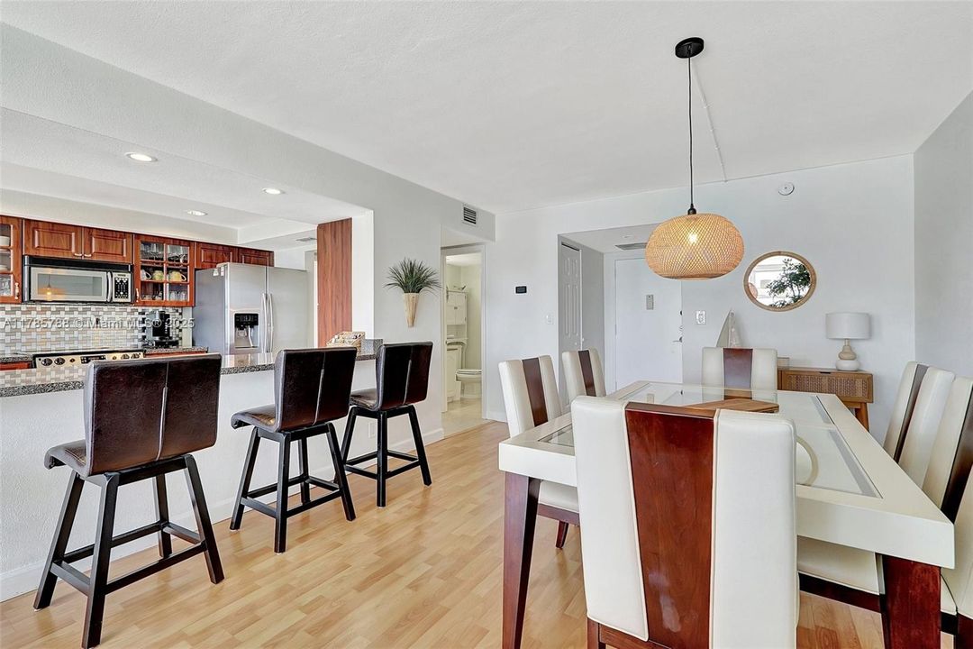 Recently Sold: $289,000 (2 beds, 1 baths, 1075 Square Feet)