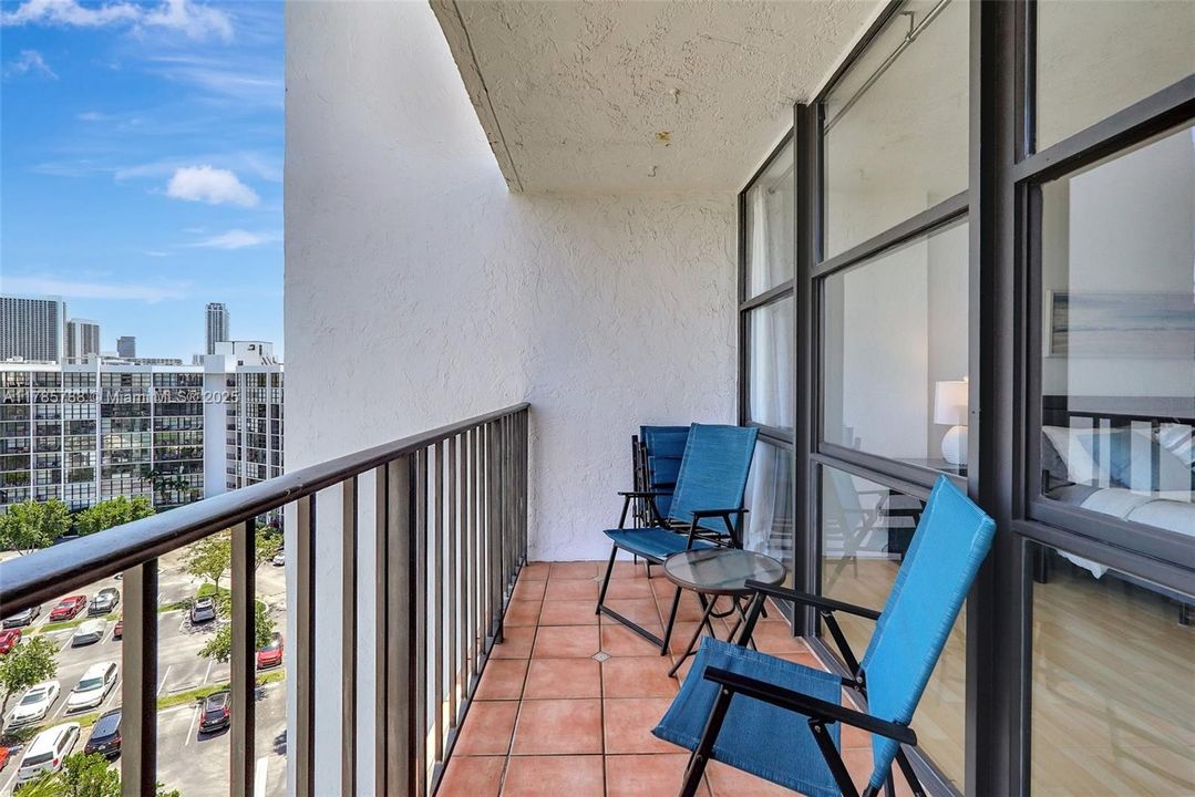 Recently Sold: $289,000 (2 beds, 1 baths, 1075 Square Feet)