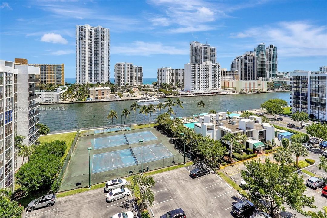 Recently Sold: $289,000 (2 beds, 1 baths, 1075 Square Feet)