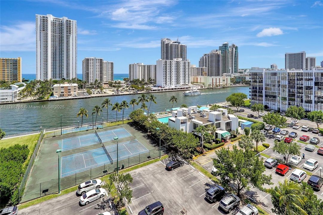 Recently Sold: $289,000 (2 beds, 1 baths, 1075 Square Feet)