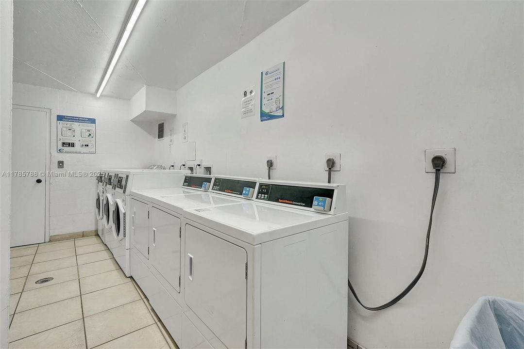 Recently Sold: $289,000 (2 beds, 1 baths, 1075 Square Feet)