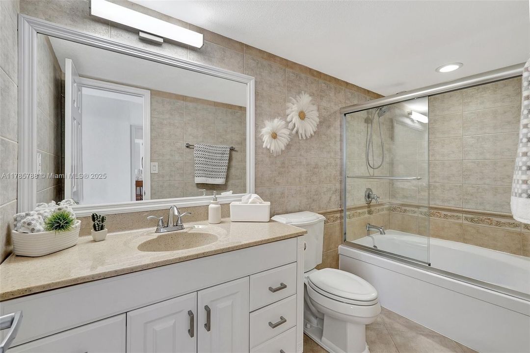 Recently Sold: $289,000 (2 beds, 1 baths, 1075 Square Feet)