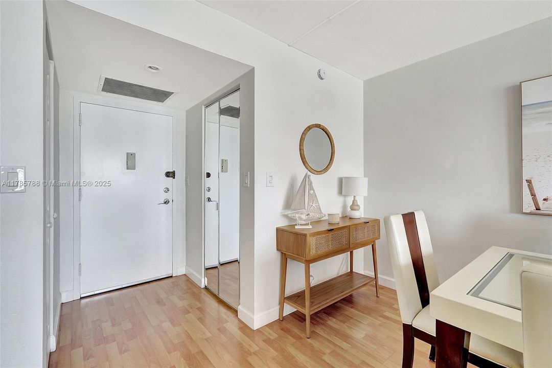 Recently Sold: $289,000 (2 beds, 1 baths, 1075 Square Feet)