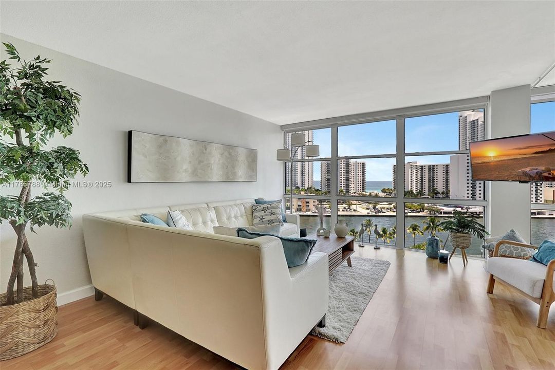 Recently Sold: $289,000 (2 beds, 1 baths, 1075 Square Feet)