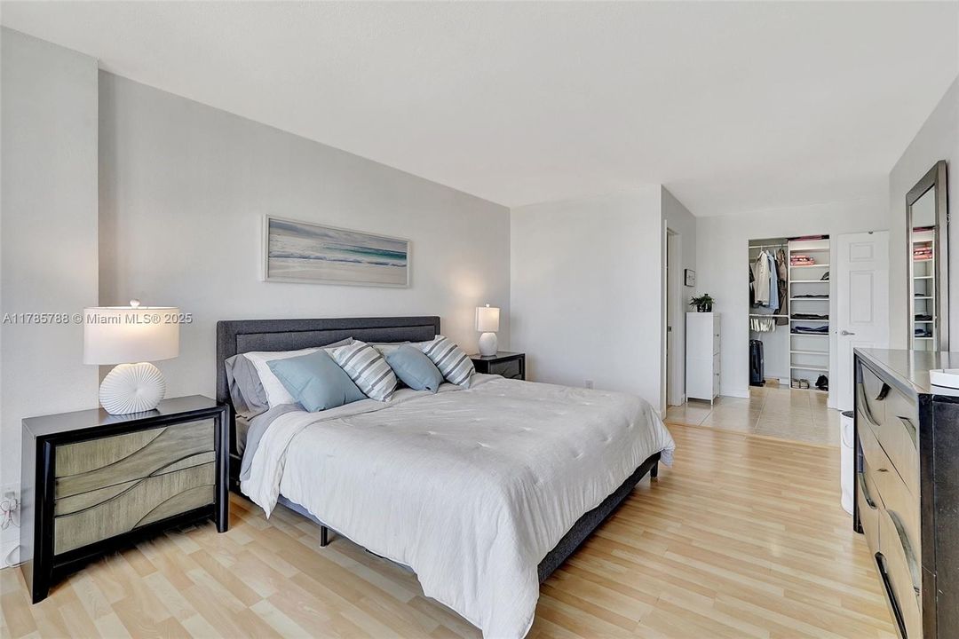 Recently Sold: $289,000 (2 beds, 1 baths, 1075 Square Feet)