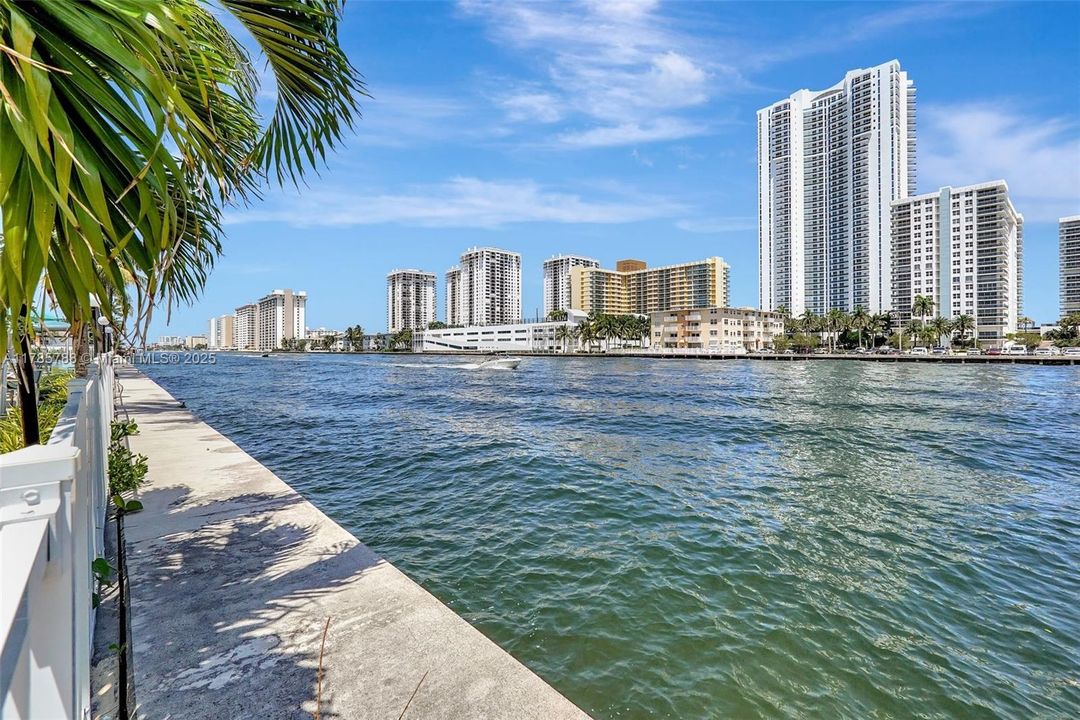 Recently Sold: $289,000 (2 beds, 1 baths, 1075 Square Feet)