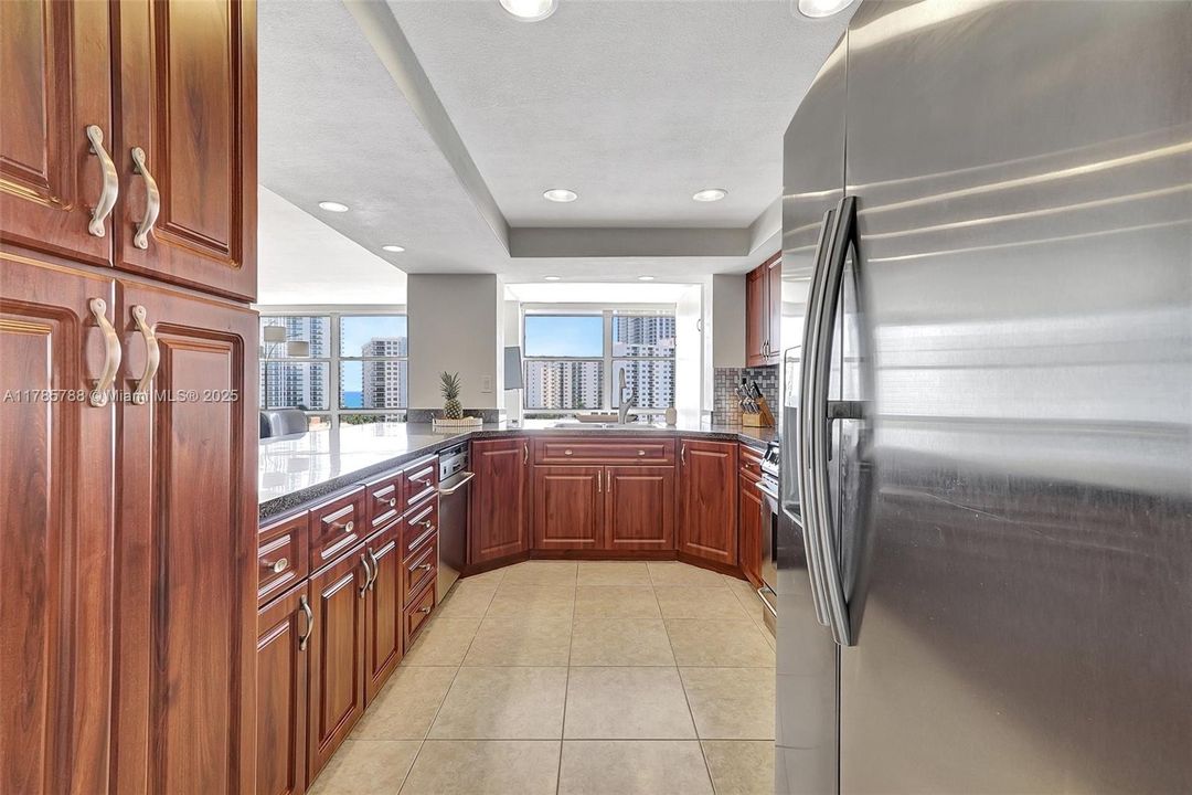 Recently Sold: $289,000 (2 beds, 1 baths, 1075 Square Feet)