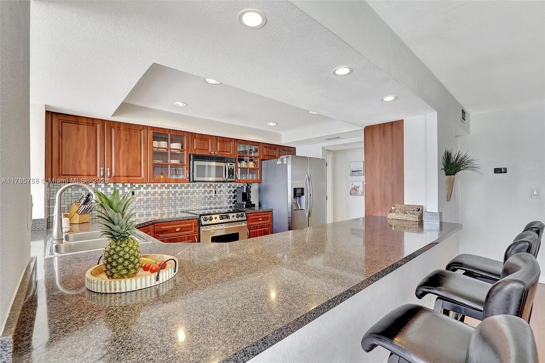 Recently Sold: $289,000 (2 beds, 1 baths, 1075 Square Feet)