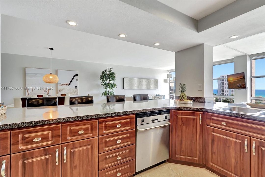 Recently Sold: $289,000 (2 beds, 1 baths, 1075 Square Feet)