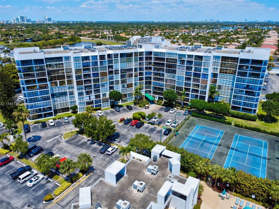 Recently Sold: $289,000 (2 beds, 1 baths, 1075 Square Feet)