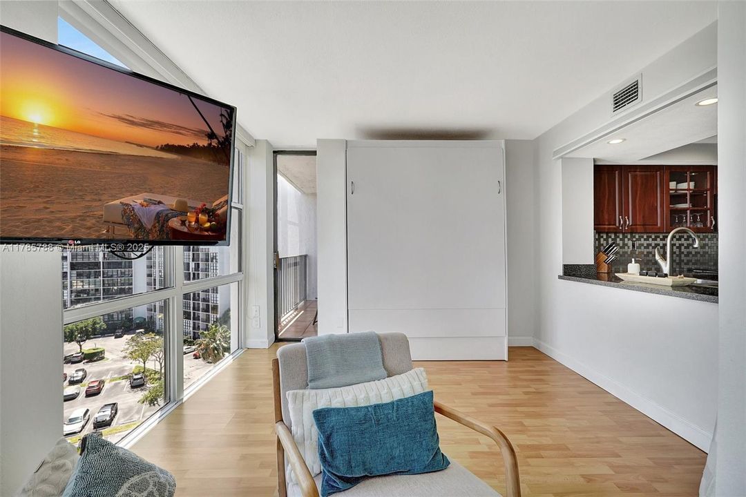 Recently Sold: $289,000 (2 beds, 1 baths, 1075 Square Feet)