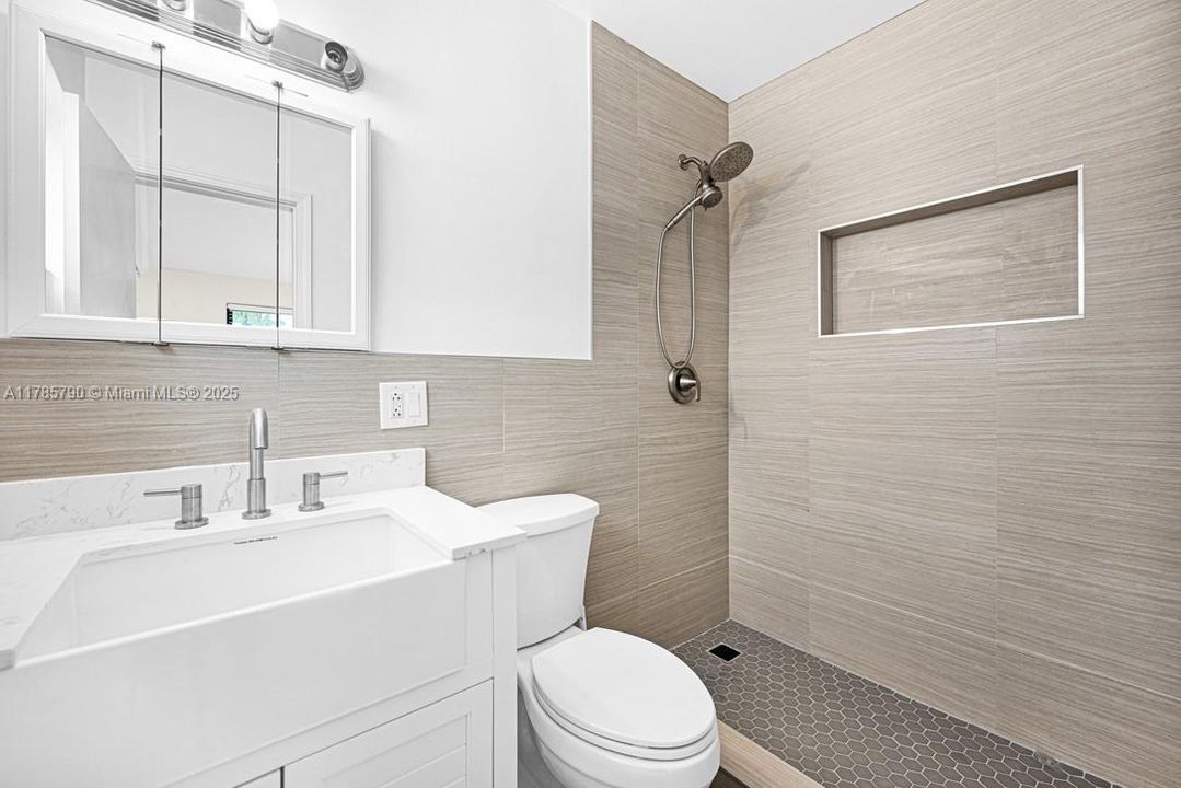 Под контрактом: $509,900 (2 спален, 2 ванн, 1208 Квадратных фут)