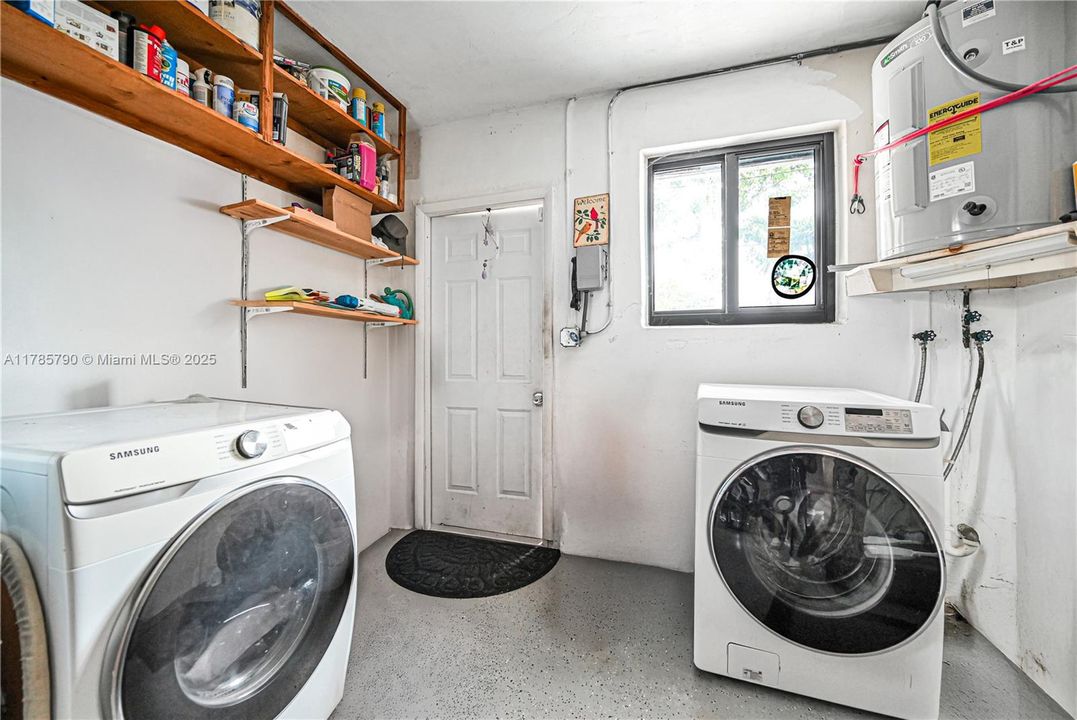 Под контрактом: $509,900 (2 спален, 2 ванн, 1208 Квадратных фут)