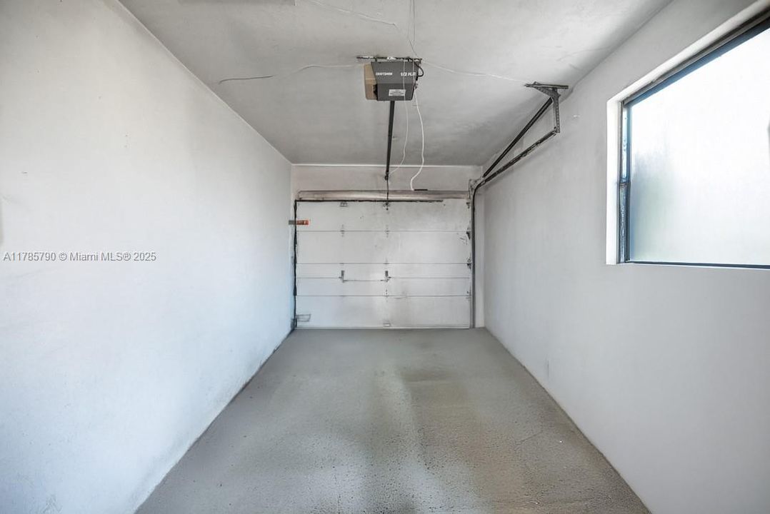 Под контрактом: $509,900 (2 спален, 2 ванн, 1208 Квадратных фут)