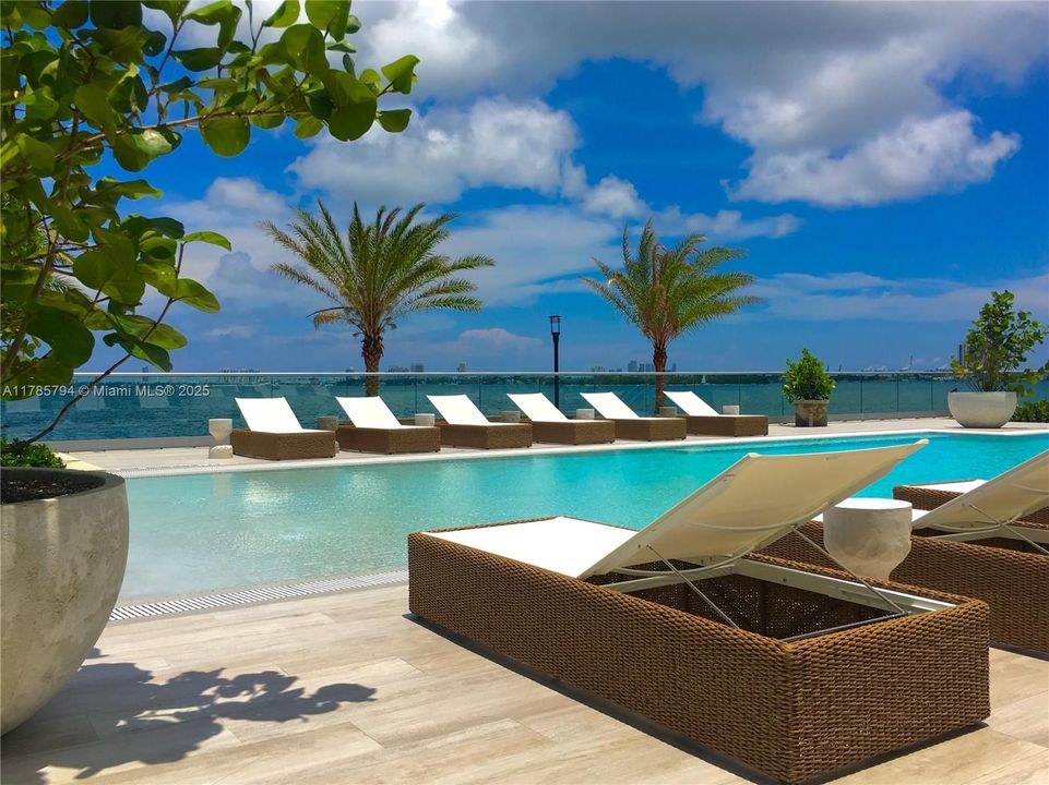 Недавно арендовано: $4,600 (1 спален, 2 ванн, 944 Квадратных фут)