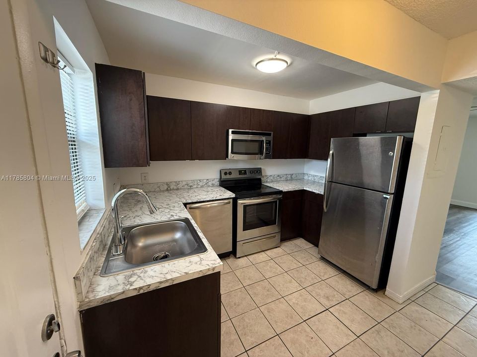 Recientemente alquilado: $1,600 (2 camas, 2 baños, 744 Pies cuadrados)