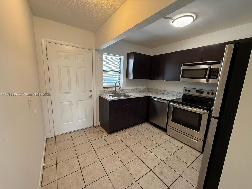 Recientemente alquilado: $1,600 (2 camas, 2 baños, 744 Pies cuadrados)