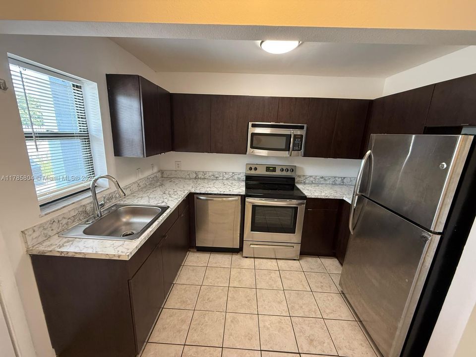 Recientemente alquilado: $1,600 (2 camas, 2 baños, 744 Pies cuadrados)