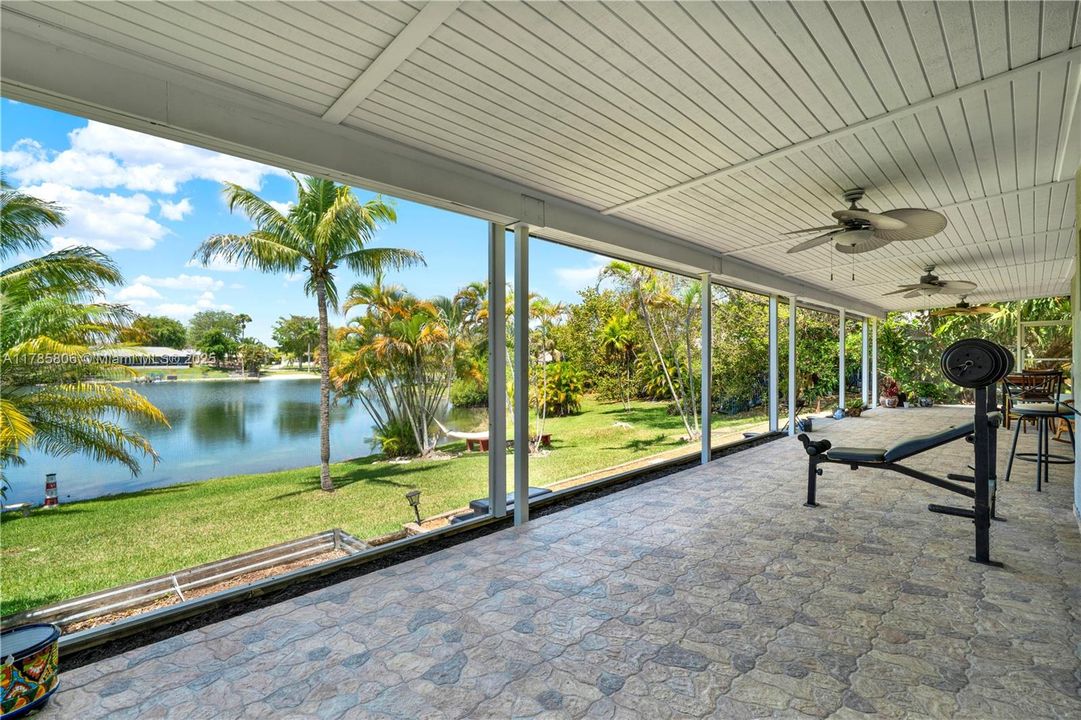 Recently Sold: $749,900 (4 beds, 2 baths, 1924 Square Feet)