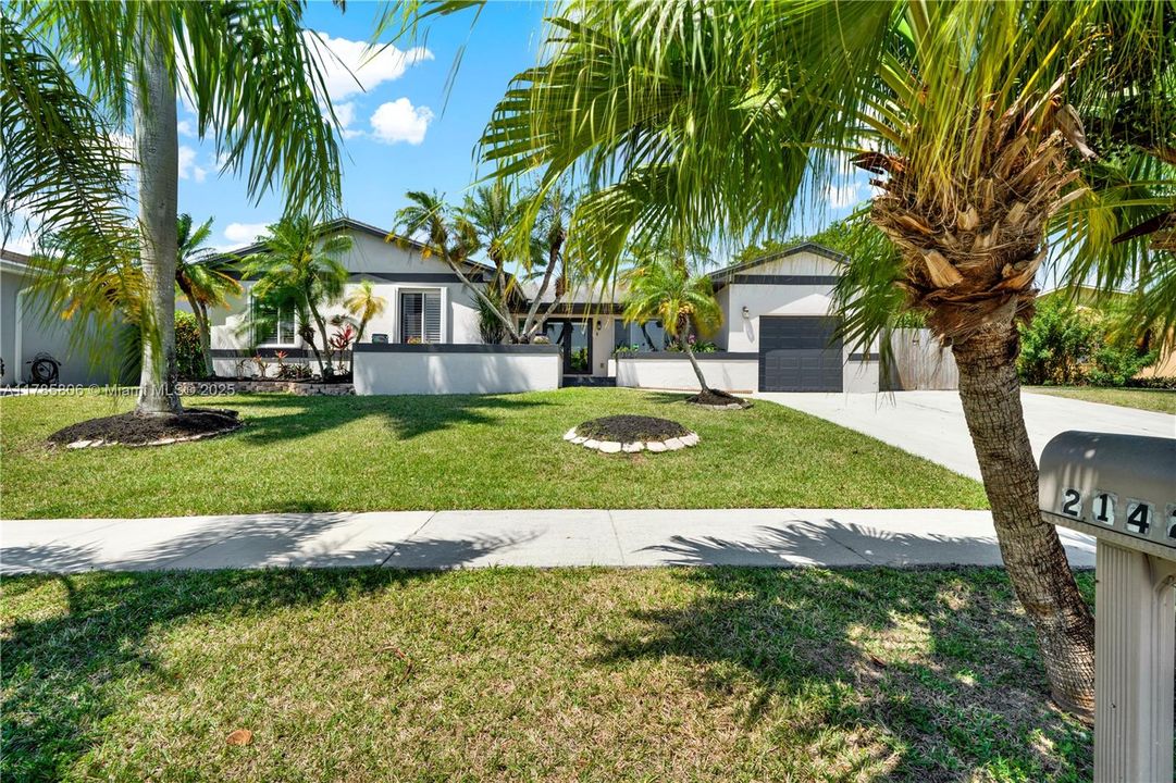 Recently Sold: $749,900 (4 beds, 2 baths, 1924 Square Feet)