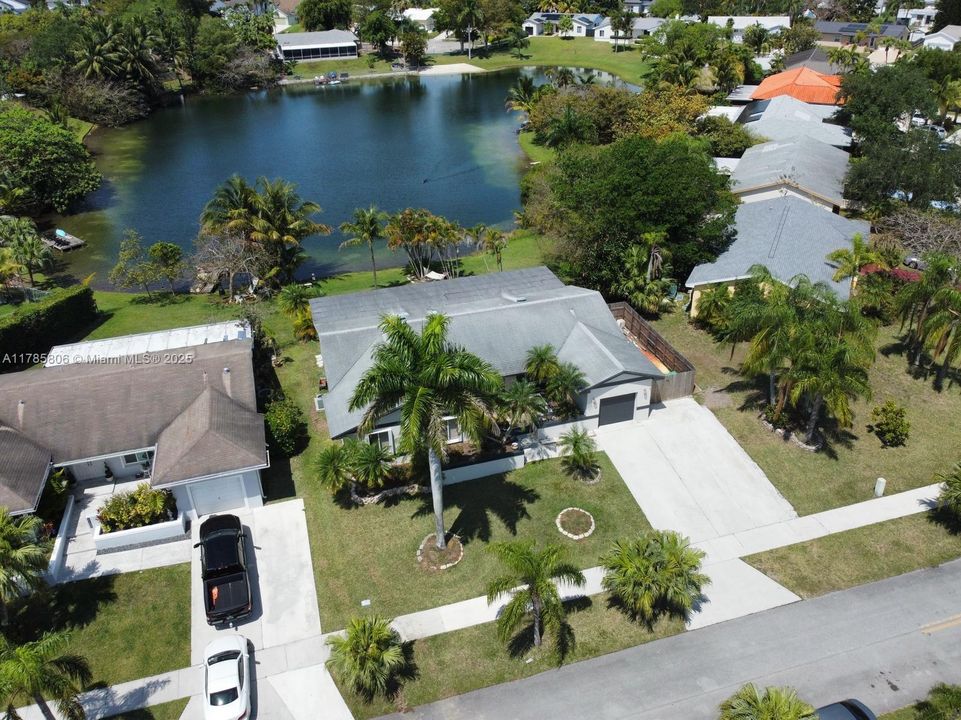 Recently Sold: $749,900 (4 beds, 2 baths, 1924 Square Feet)