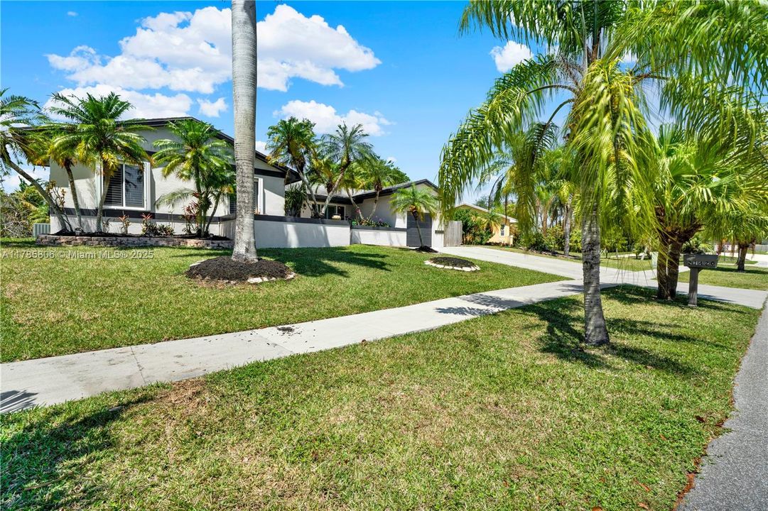 Recently Sold: $749,900 (4 beds, 2 baths, 1924 Square Feet)