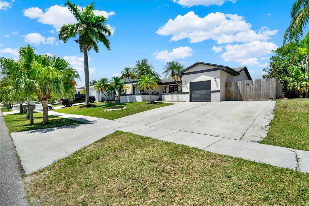 Recently Sold: $749,900 (4 beds, 2 baths, 1924 Square Feet)