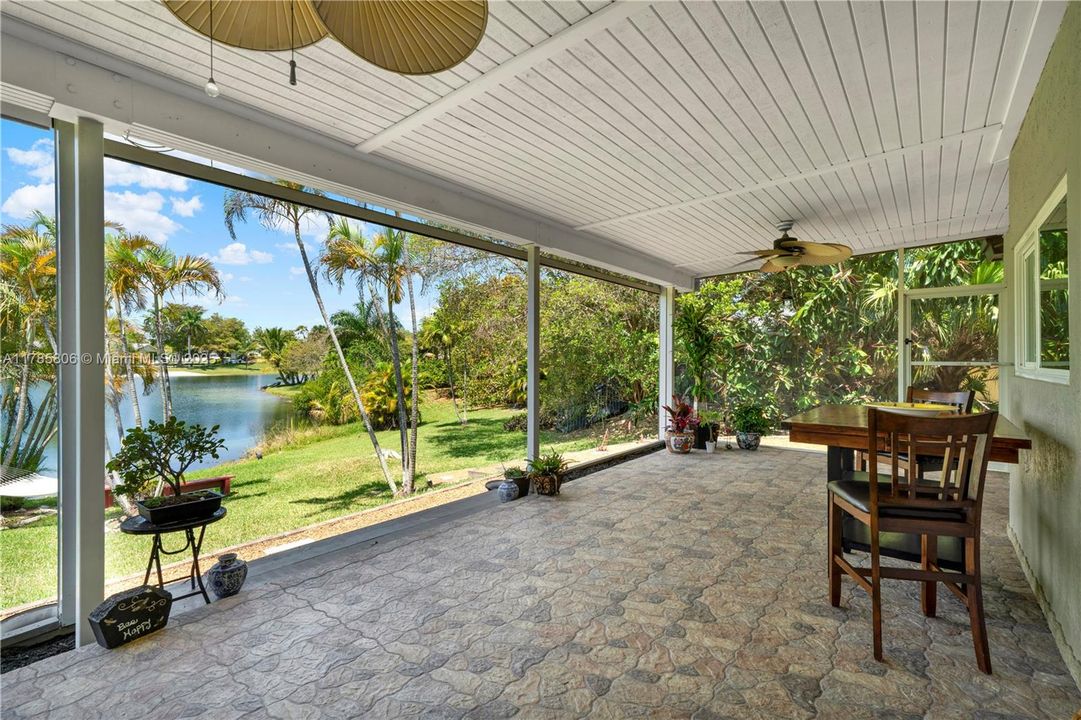 Recently Sold: $749,900 (4 beds, 2 baths, 1924 Square Feet)