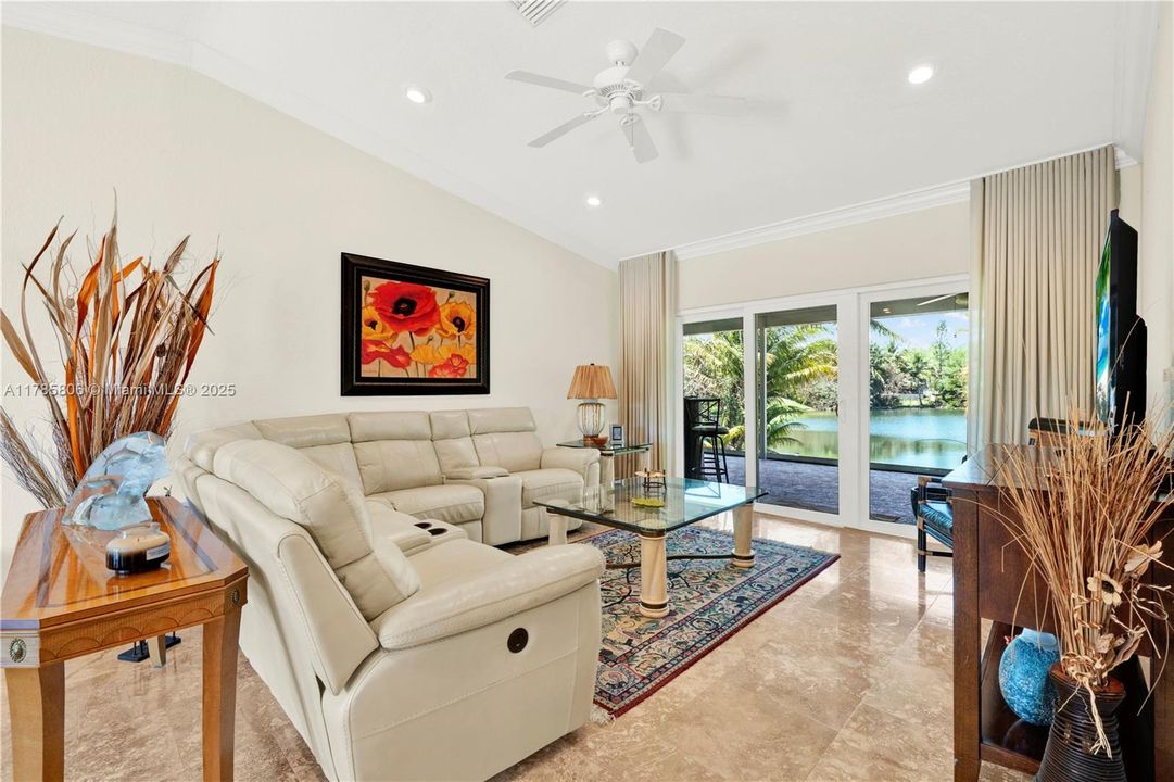 Recently Sold: $749,900 (4 beds, 2 baths, 1924 Square Feet)